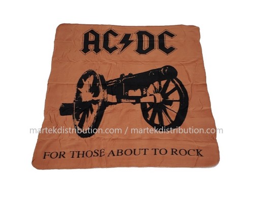 Jeté AC/DC en polar / For Those about to Rock